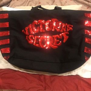 VS Tote w/ sequin lips.💋 1 HOUR SALE🔥